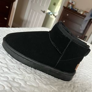 Mini Boots *BRAND NEW!*